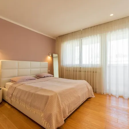 Sanja & Mirza - Old Town سراييفو