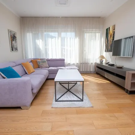 Sanja & Mirza - Old Town شقة